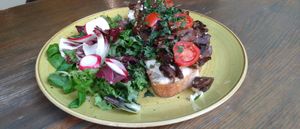 Brot mit Pilzen at Pochlebna in Wroclaw