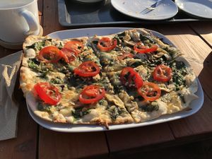 Flammkuchen with spinach, tomatoes and vegan cheese at Primesurf Fehmarn in Fehmarn