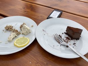 Fast alles vernascht bis uns einfiel ..”Foto machen!” Kokos-Zitrone und Schoko 😋 at Primesurf Fehmarn in Fehmarn