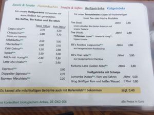 Die Getränkekarte. Man bekommt alle Heißgetränke auch vegan mit Bio-Hafermilch. at Primesurf Fehmarn in Fehmarn
