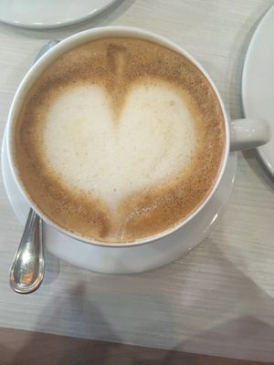 latte con leche de almendra at Giornale - Nomad Mítikah in Mexico City