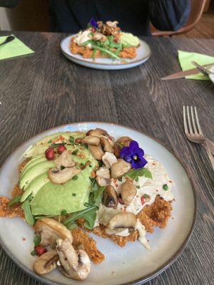 Vegan en glutenvrije zoete aardappel wafels , heerlijk!  at Charlie's in Antwerpen