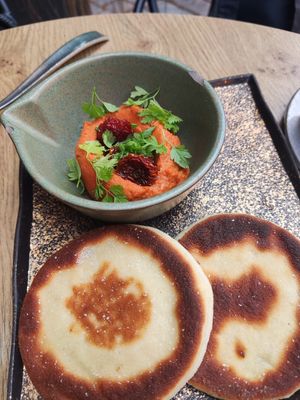 Tomato hummus and bread at Hügge in Turku