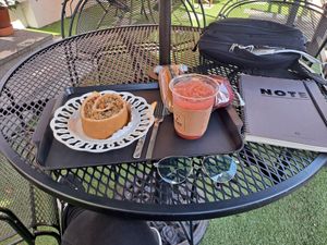 Tofu Pizzal Roll ("Just" good), Sesame bread (amazing), Red Bean Bun (great), Grapefruit Juice at OOH Breado - Sangdo-dong - 우부래도 상도점 in Seoul