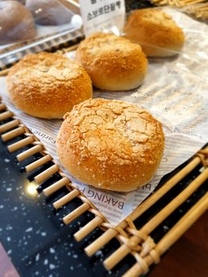 grab me a coffee at OOH Breado - Sangdo-dong - 우부래도 상도점 in Seoul