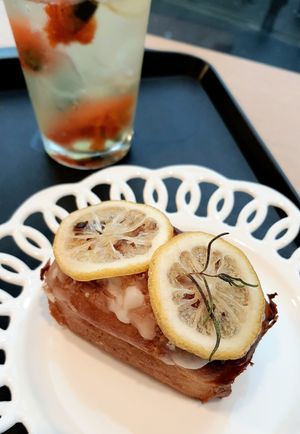 Lemon poundcake at OOH Breado - Sangdo-dong - 우부래도 상도점 in Seoul