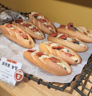 tomato basil baguette at OOH Breado - Sangdo-dong - 우부래도 상도점 in Seoul