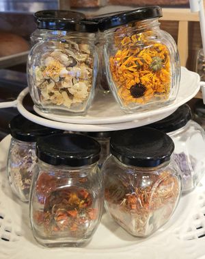 flower teas at OOH Breado - Sangdo-dong - 우부래도 상도점 in Seoul