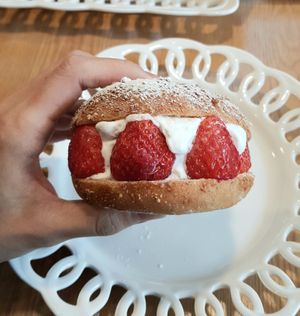 Strawberry cream soboro at OOH Breado - Sangdo-dong - 우부래도 상도점 in Seoul