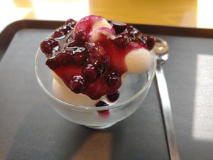 Soft ice cream with blueberry jam topping at OOH Breado - Sangdo-dong - 우부래도 상도점 in Seoul