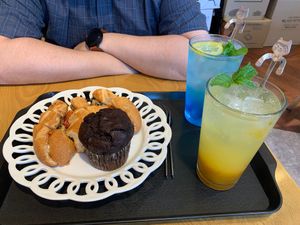 Pizza bread and a chocolate muffin, paired with blue lemon-ade and mango ade. at OOH Breado - Sangdo-dong - 우부래도 상도점 in Seoul