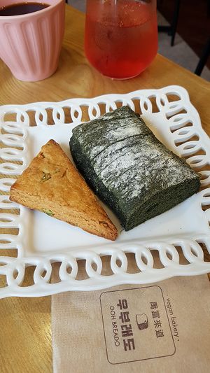 "Bean powder scone" (인절미스콘) and mugwort ciabatta (쑥치아바타) along with black coffee and omija tea. at OOH Breado - Sangdo-dong - 우부래도 상도점 in Seoul