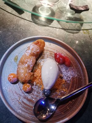 Fried banana with vegan vanilla ice cream at Waipo in Stockholm