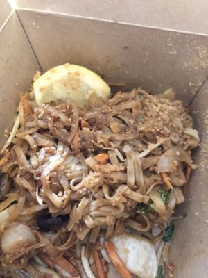 Nouilles de riz -légumes-cacahuète take away  at Bangkok Cafe in Antibes