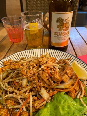 vegan pad thai at Bangkok Cafe in Antibes