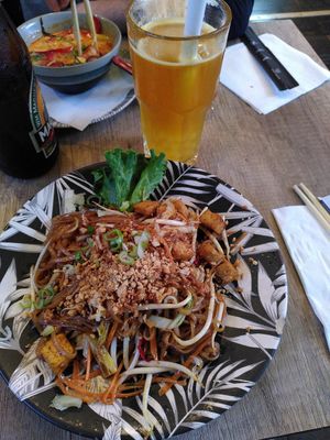 Pad Thai Tofu & A bubble tea at Bangkok Cafe in Antibes