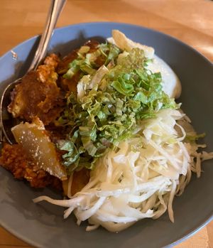 Moussaka mit Sojahack, Weisskraut und Kräuterdip   at Kochwerk in Goerlitz
