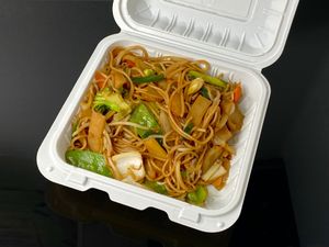 vegetable lo mein - no mushrooms (takeout) at New Peking Wok in Federal Way