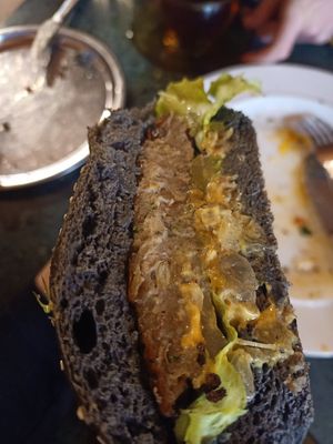 Satiating burger 🍔 🤤😋 at Bordo Bina in Canakkale