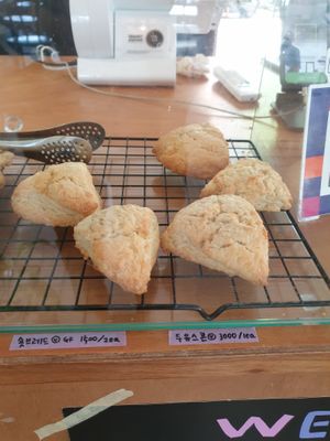 not sure if these are vegan at Bottle Lounge 보틀팩토리 in Seoul