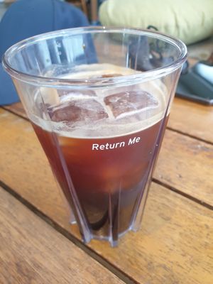 a reminder not to keep the cup at Bottle Lounge 보틀팩토리 in Seoul