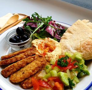 tempeh hummus plate at Bottle Lounge 보틀팩토리 in Seoul