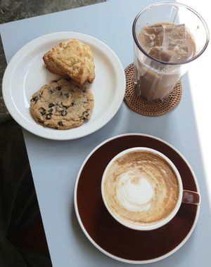vegan bakery items and vegan drinks at Bottle Lounge 보틀팩토리 in Seoul