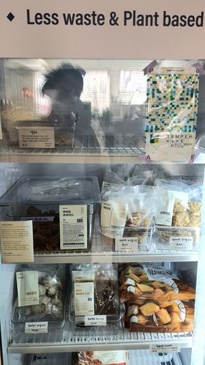 food section - fridge with tempeh, vegan chicken dumplings etc at Bottle Lounge 보틀팩토리 in Seoul