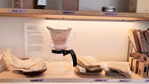reusable coffee filter etc at Bottle Lounge 보틀팩토리 in Seoul