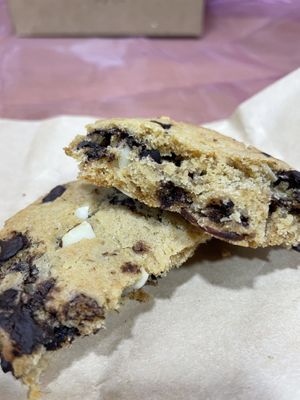   at Bottle Lounge 보틀팩토리 in Seoul