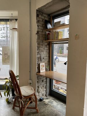   at Bottle Lounge 보틀팩토리 in Seoul