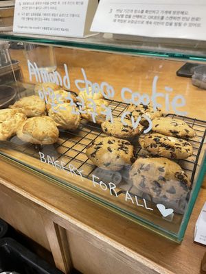   at Bottle Lounge 보틀팩토리 in Seoul