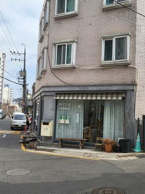  at Bottle Lounge 보틀팩토리 in Seoul