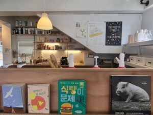  at Bottle Lounge 보틀팩토리 in Seoul