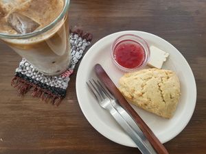 The Scone plate at Bottle Lounge 보틀팩토리 in Seoul