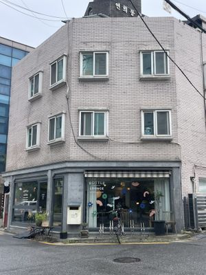   at Bottle Lounge 보틀팩토리 in Seoul