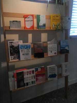 Books to read at Bottle Lounge 보틀팩토리 in Seoul