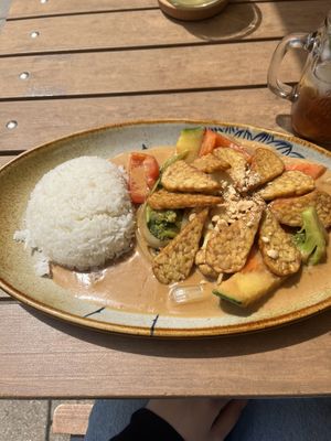 Gemüse und Tempeh mit Erdnusssauce  at The Little Hanoi in Heilbronn