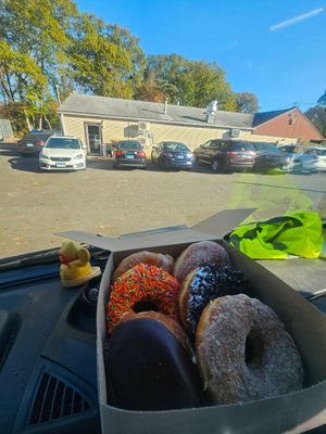 Neils 🍩Donuts at Neil's Donuts in Wallingford