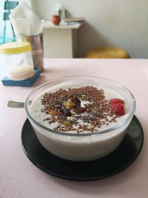 Smoothie bowl at Cafe Ethic in Manali