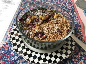 amazing spirulina smoothie bowl 😋 at Cafe Ethic in Manali