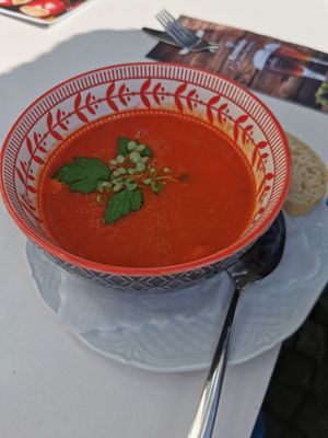 Tomaten-Paprika-Suppe mit Gnocchi (vegan) at Hotel Starke in Brilon