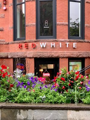 Store front at REDWHITE BONELESS RAMEN - Boston in Boston