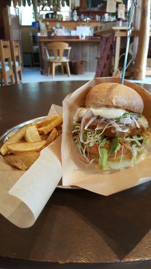 Burgers! ♡ at Be Happy! Chikyushoku in Nabari