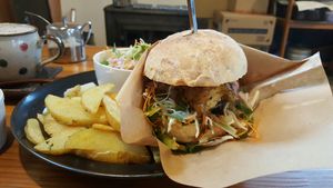 Burgers galore at Be Happy! Chikyushoku in Nabari