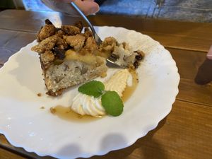 Apple crumble, very nice  at Be Happy! Chikyushoku in Nabari