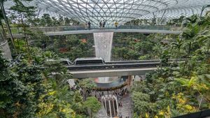 Jewel is quite a sight at SIN - Prive - Jewel  in East Singapore