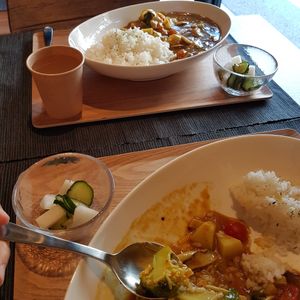 This restaurant start dine-in, so we visit it and enjoy the Vegan vegetable curry again. Really nice experience~ ps.the side dish - tukemono is also tasty!! at Makarimo Curry in Kyoto
