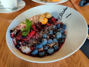 Berry oatmeal at Elbsalon in Dresden