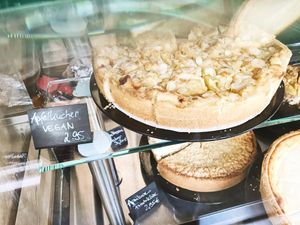 Veganer Apfelkuchen at Elbsalon in Dresden